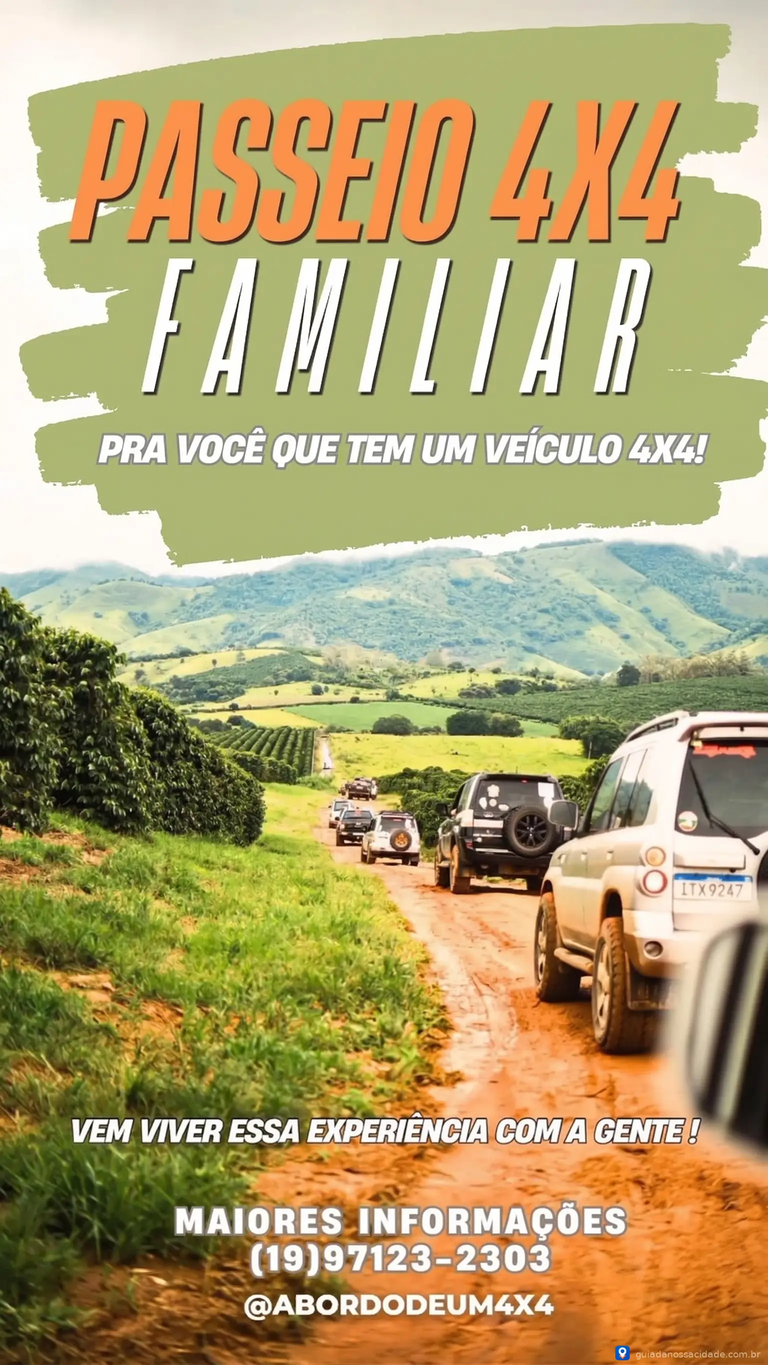 Veículos 4x4 em estrada de terra rodeada por plantações e colinas verdes, texto sobre passeio familiar.