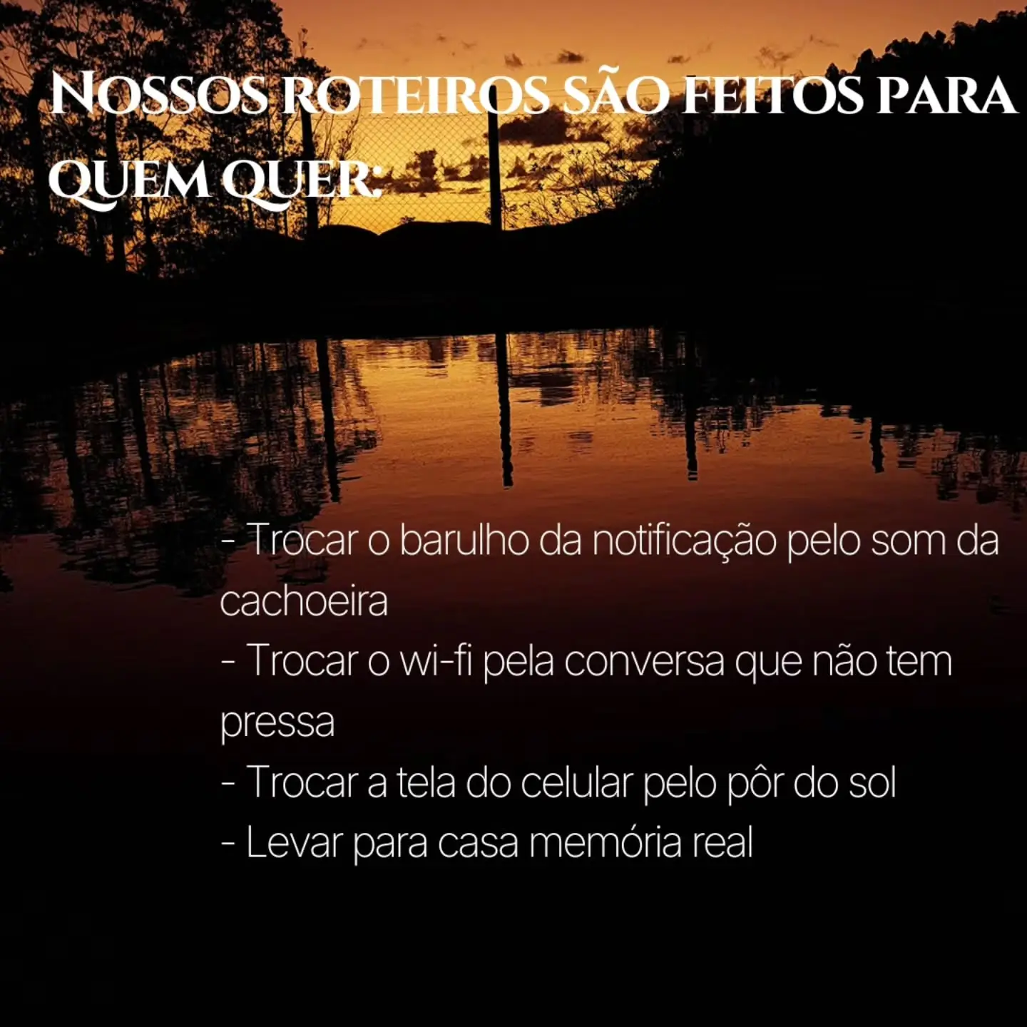 Pôr do sol refletido na água com texto sobre conversão digital para experiências naturais.