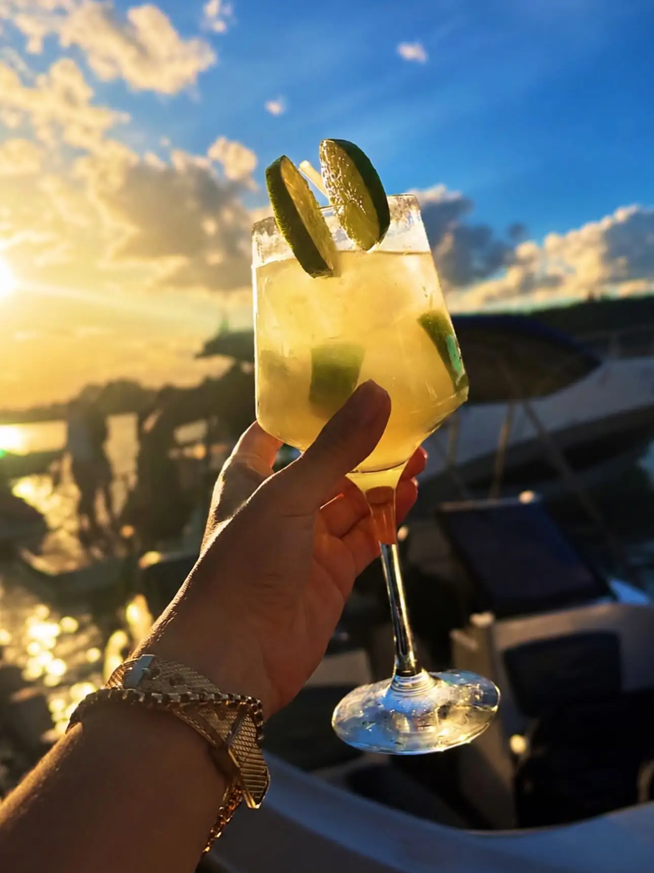 Happy Hour Dourado