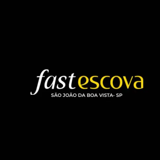 Logotipo com as palavras 'fast escova' e localização 'São João da Boa Vista-SP' em fundo preto.