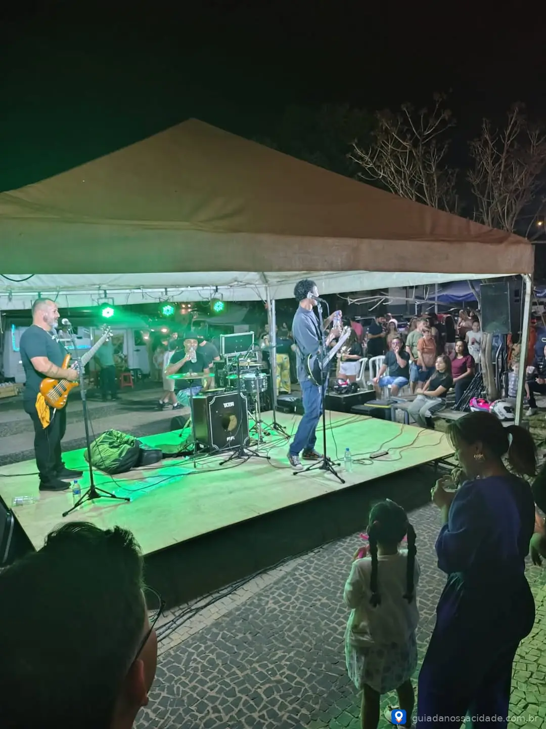 Feira Gastronômica em São João da Boa Vista com música ao vivo.